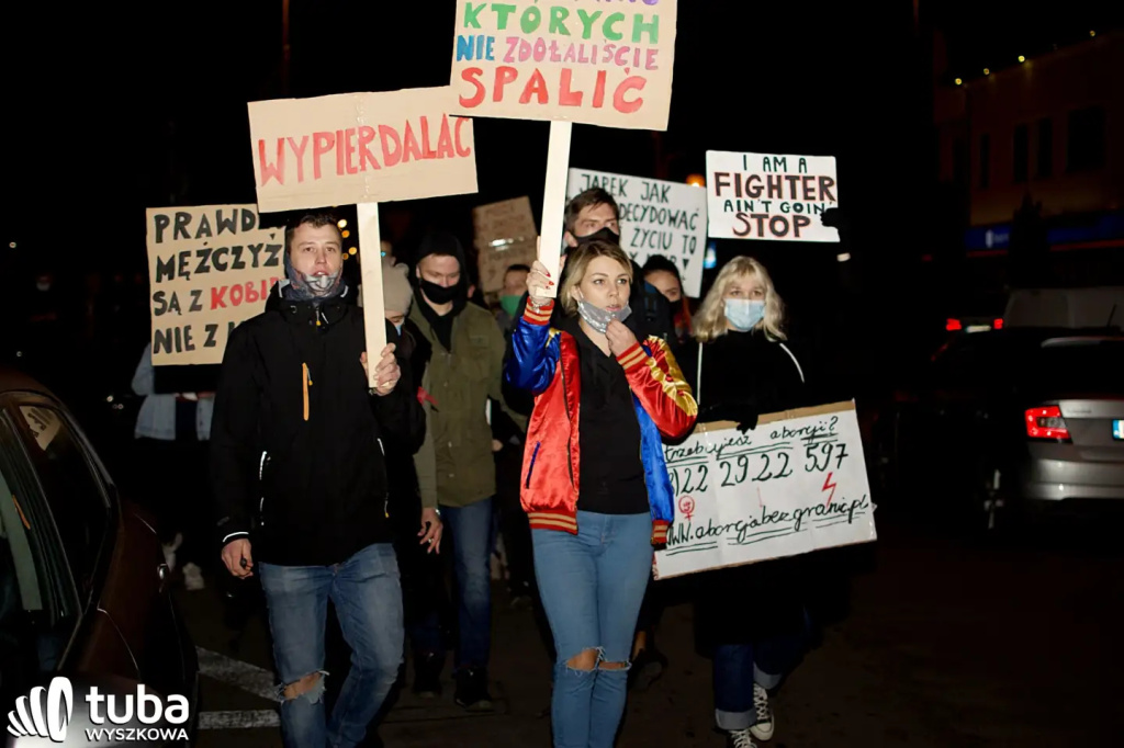 „Demokracja jest kobietą”. Tłumy znów maszerowały ulicami Wyszkowa