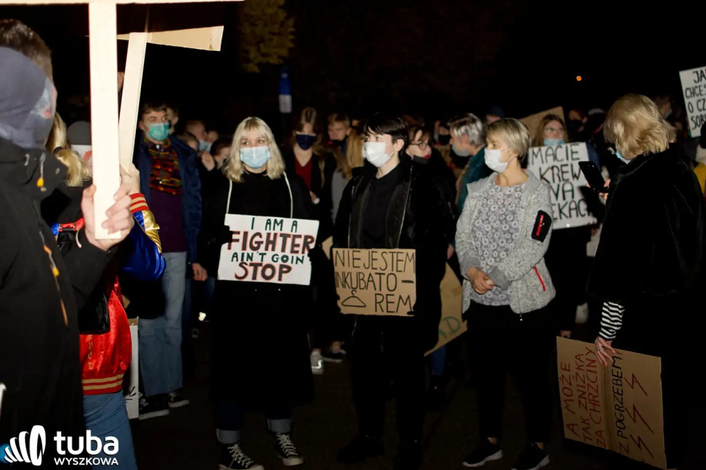 „Demokracja jest kobietą”. Tłumy znów maszerowały ulicami Wyszkowa