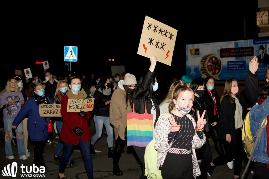 „Demokracja jest kobietą”. Tłumy znów maszerowały ulicami Wyszkowa