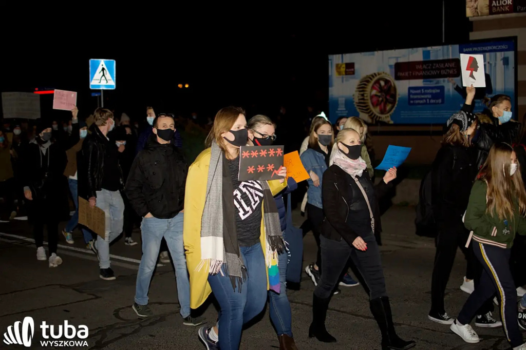 „Demokracja jest kobietą”. Tłumy znów maszerowały ulicami Wyszkowa