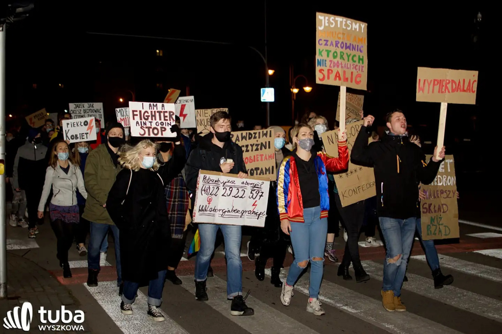 „Demokracja jest kobietą”. Tłumy znów maszerowały ulicami Wyszkowa