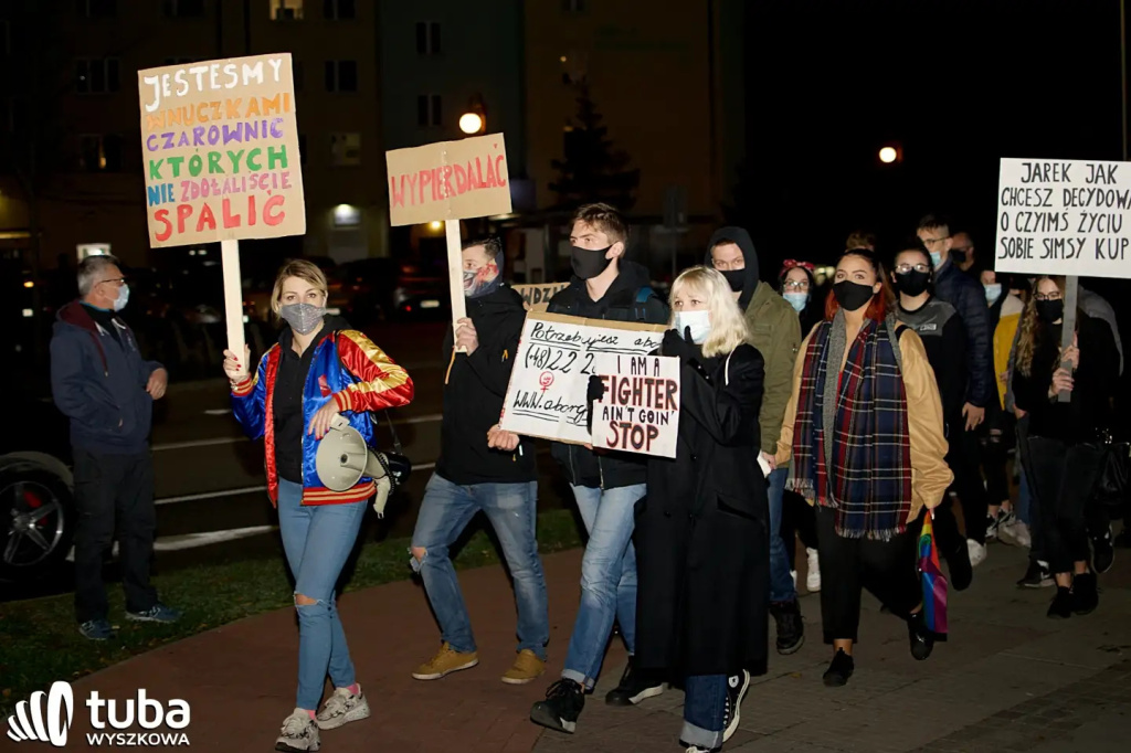 „Demokracja jest kobietą”. Tłumy znów maszerowały ulicami Wyszkowa
