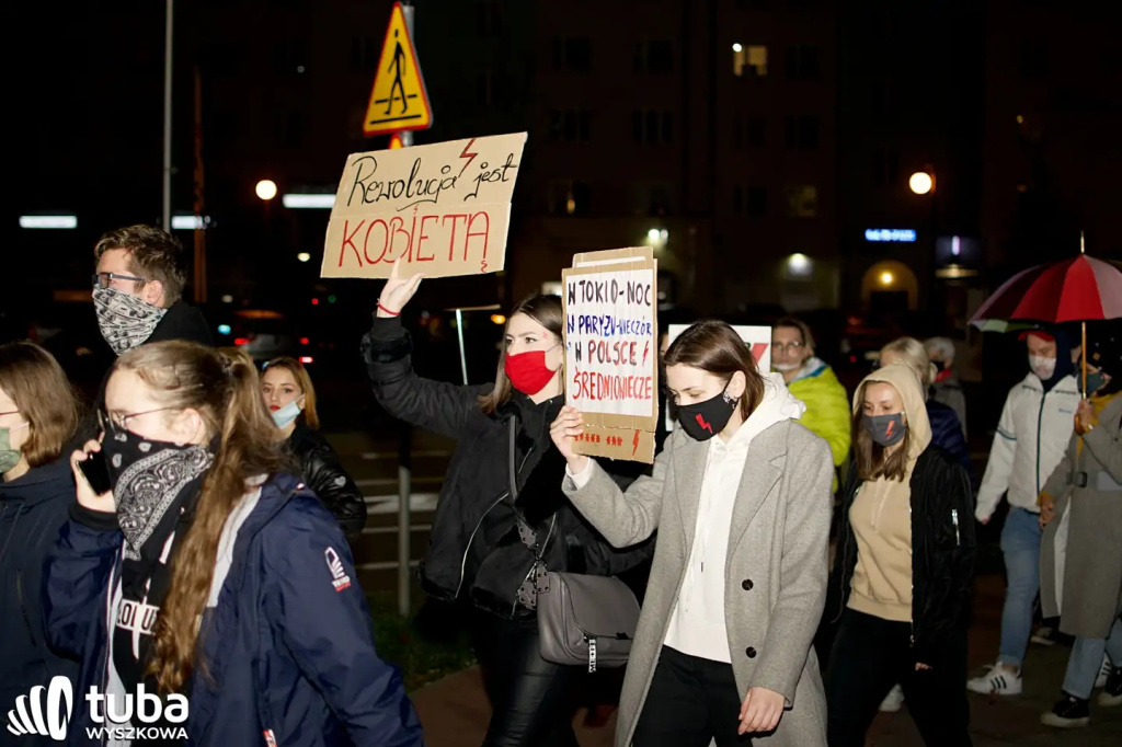 „Demokracja jest kobietą”. Tłumy znów maszerowały ulicami Wyszkowa