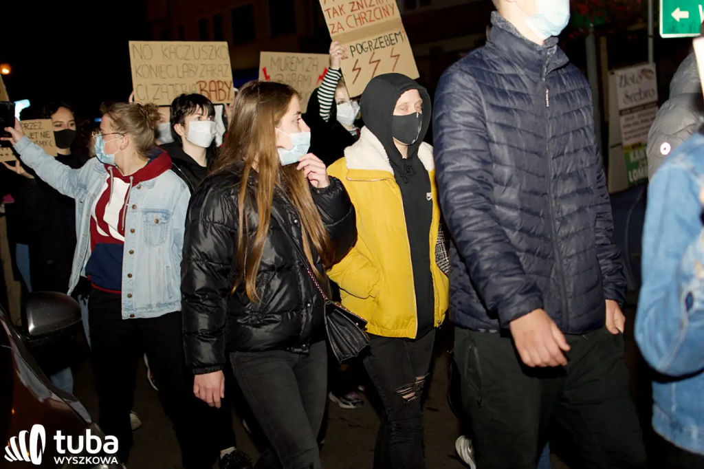 „Demokracja jest kobietą”. Tłumy znów maszerowały ulicami Wyszkowa