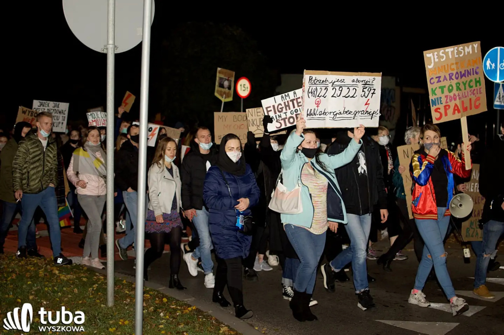 „Demokracja jest kobietą”. Tłumy znów maszerowały ulicami Wyszkowa