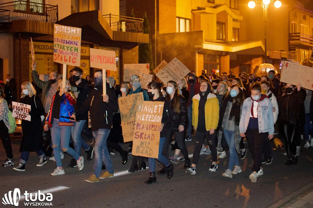 „Demokracja jest kobietą”. Tłumy znów maszerowały ulicami Wyszkowa