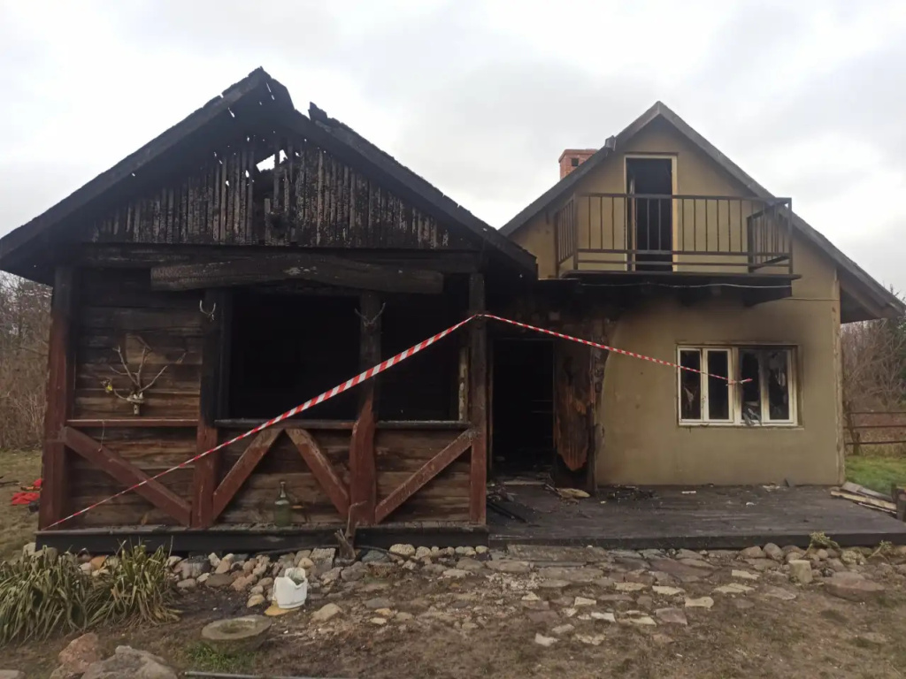 Pożar zabrał wszystko. Pan Dariusz potrzebuje dachu nad głową i środków do życia