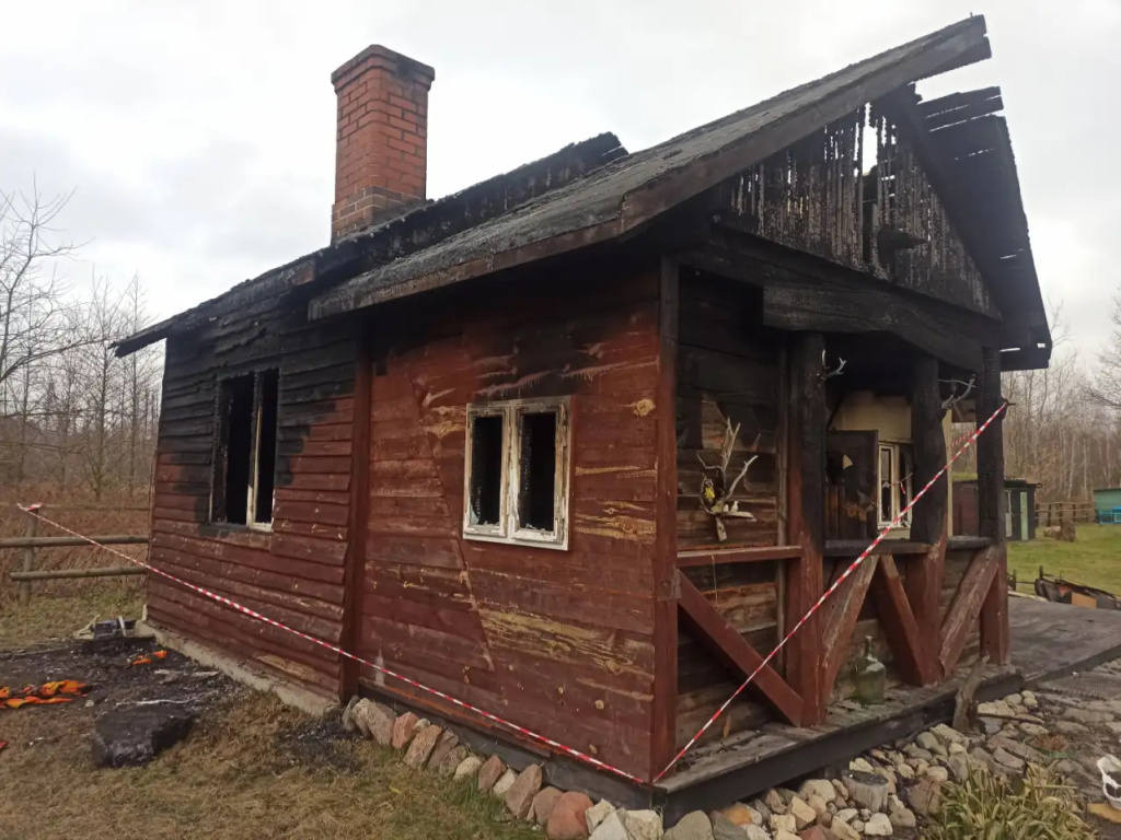 Pożar zabrał wszystko. Pan Dariusz potrzebuje dachu nad głową i środków do życia