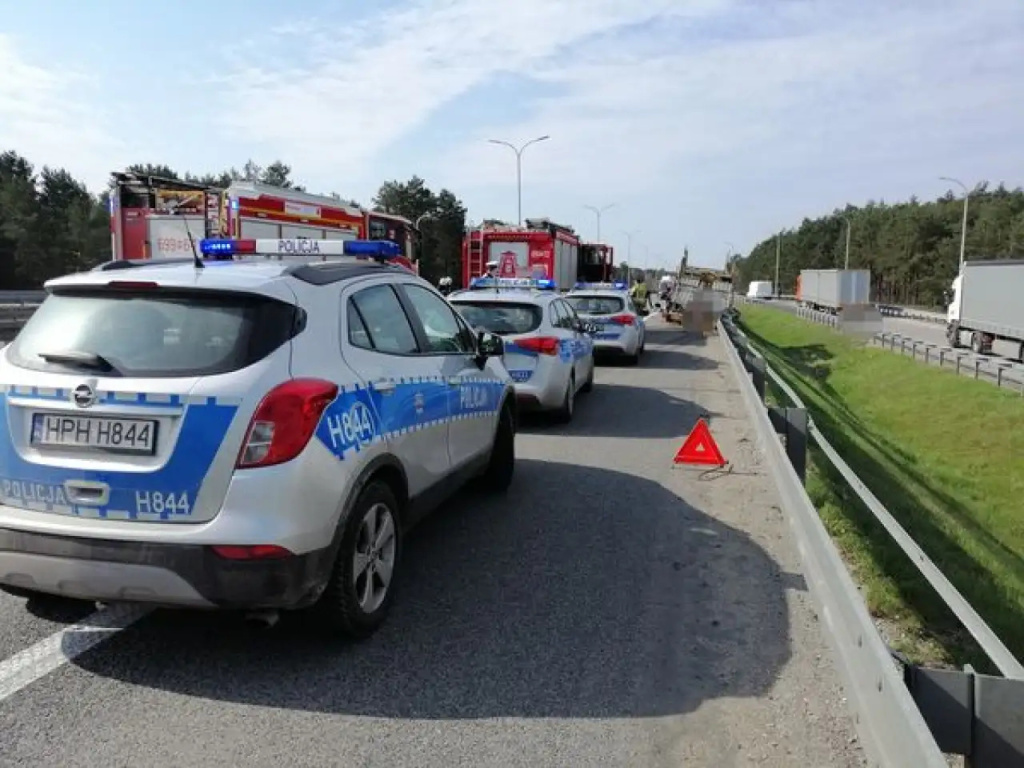 Potrójne zderzenie na S8. Trasa zablokowana (AKTUALIZACJA)