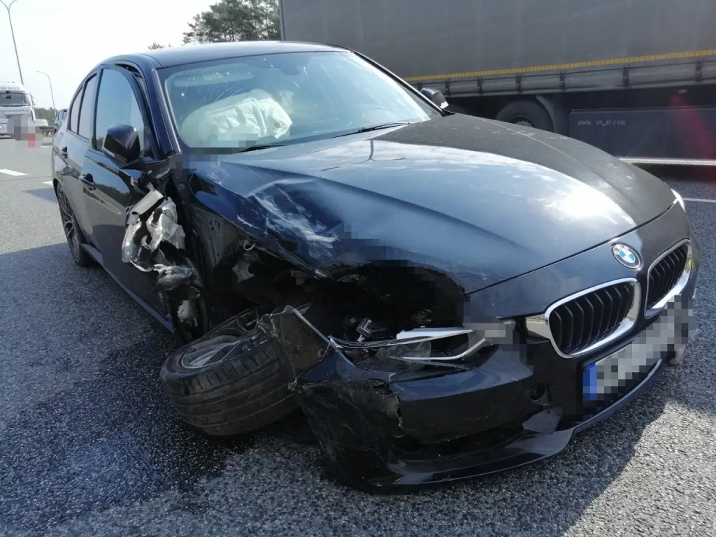 Potrójne zderzenie na S8. Trasa zablokowana (AKTUALIZACJA)