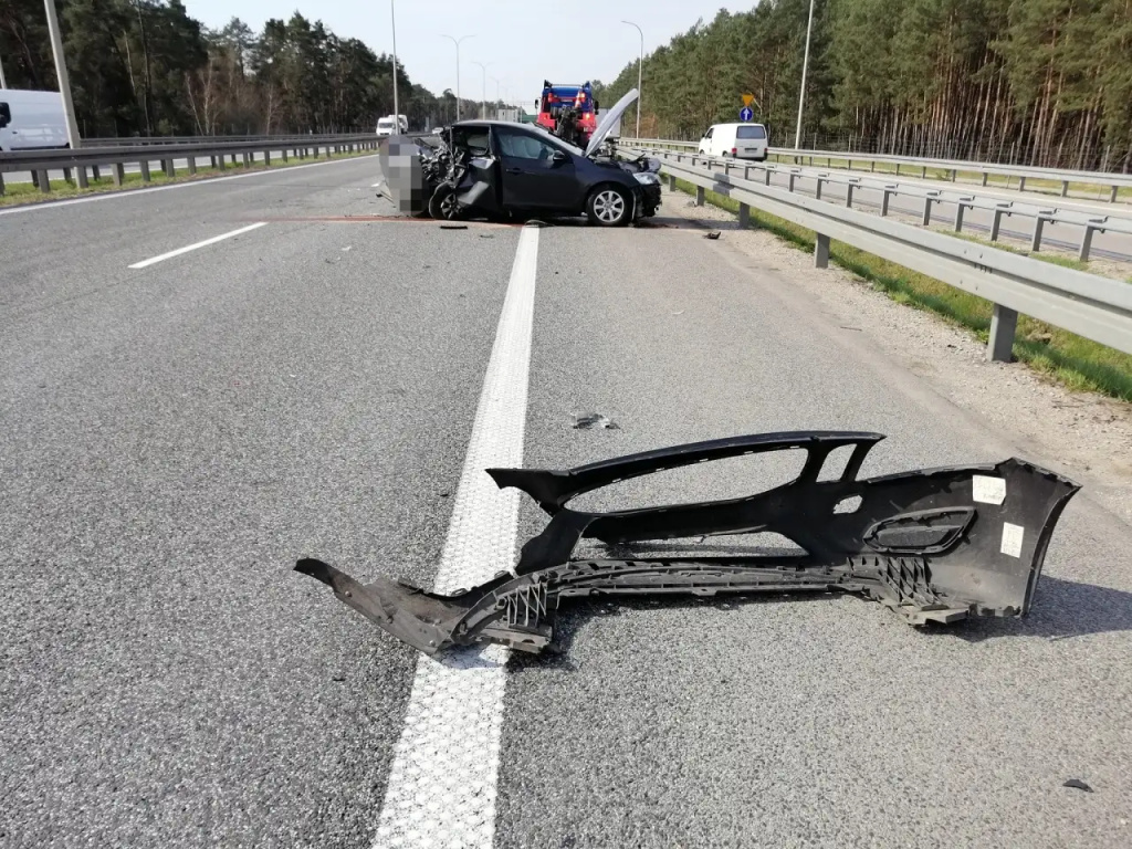 Potrójne zderzenie na S8. Trasa zablokowana (AKTUALIZACJA)