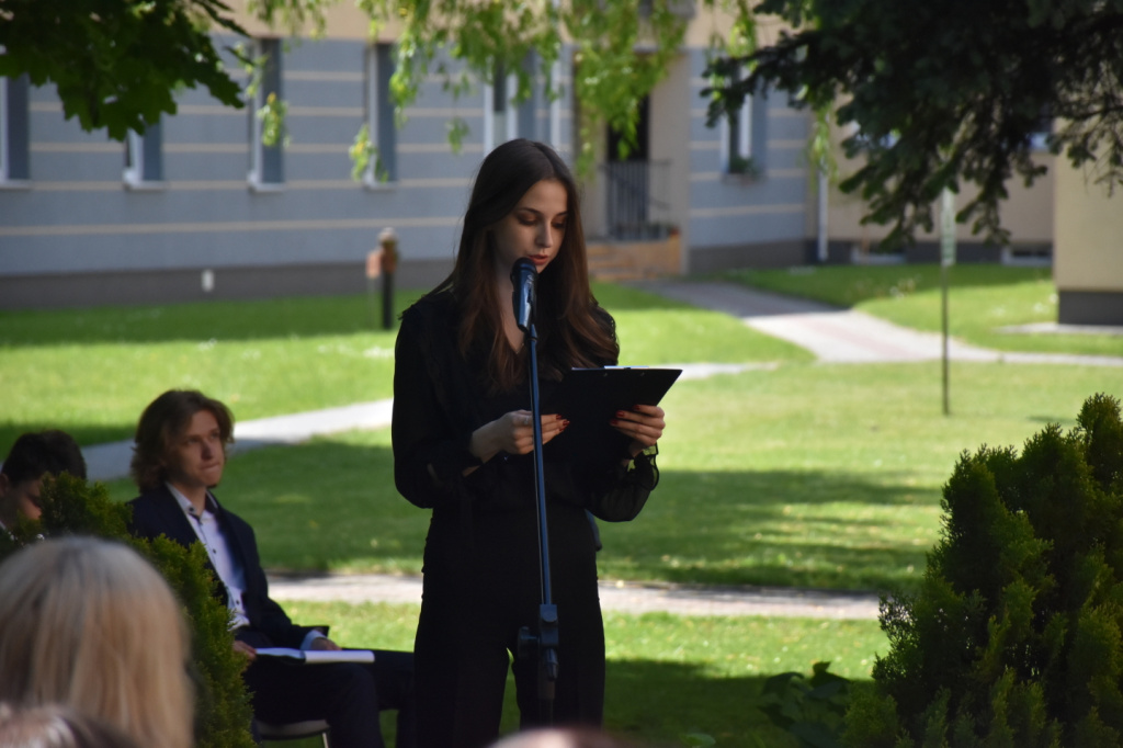 „Białe Kwiaty” - rozstrzygnięcie pod pierwszym w Polsce pomnikiem Norwida