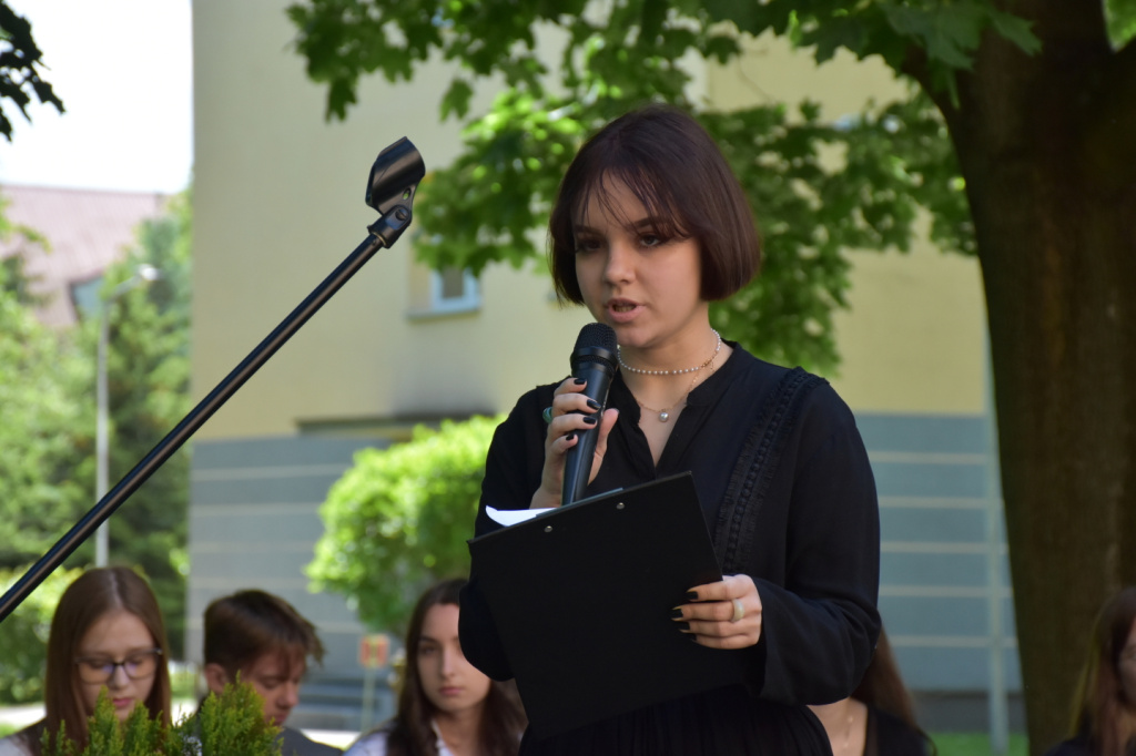 „Białe Kwiaty” - rozstrzygnięcie pod pierwszym w Polsce pomnikiem Norwida