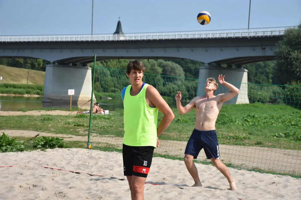 Pierwsza odsłona powiatowej siatkówki plażowej