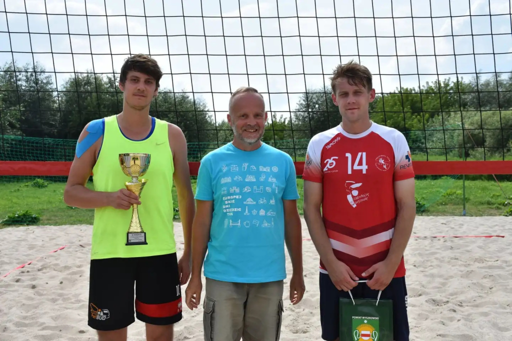 Pierwsza odsłona powiatowej siatkówki plażowej