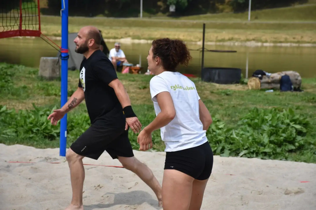 Pierwsza odsłona powiatowej siatkówki plażowej