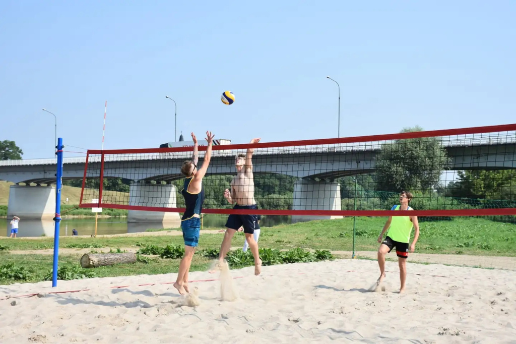 Pierwsza odsłona powiatowej siatkówki plażowej