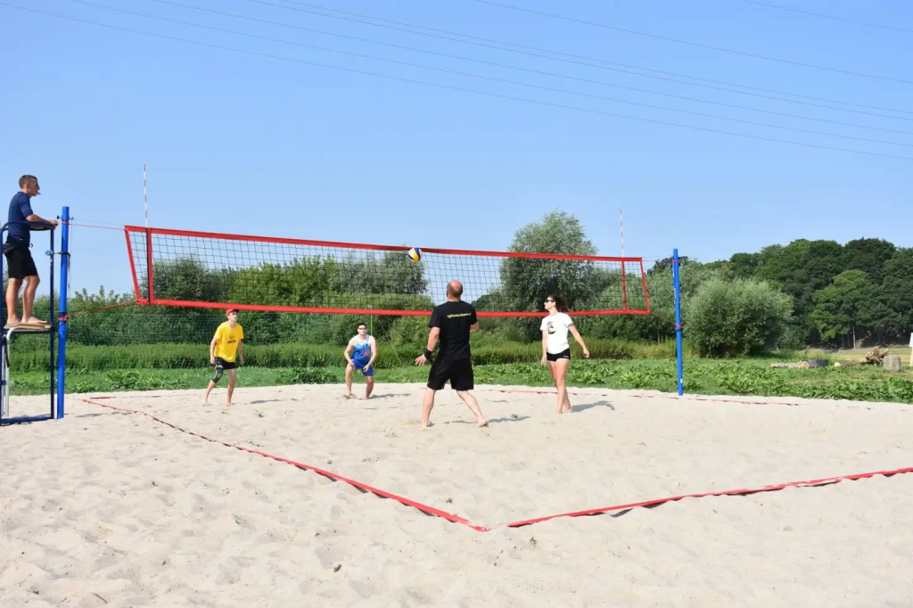 Pierwsza odsłona powiatowej siatkówki plażowej