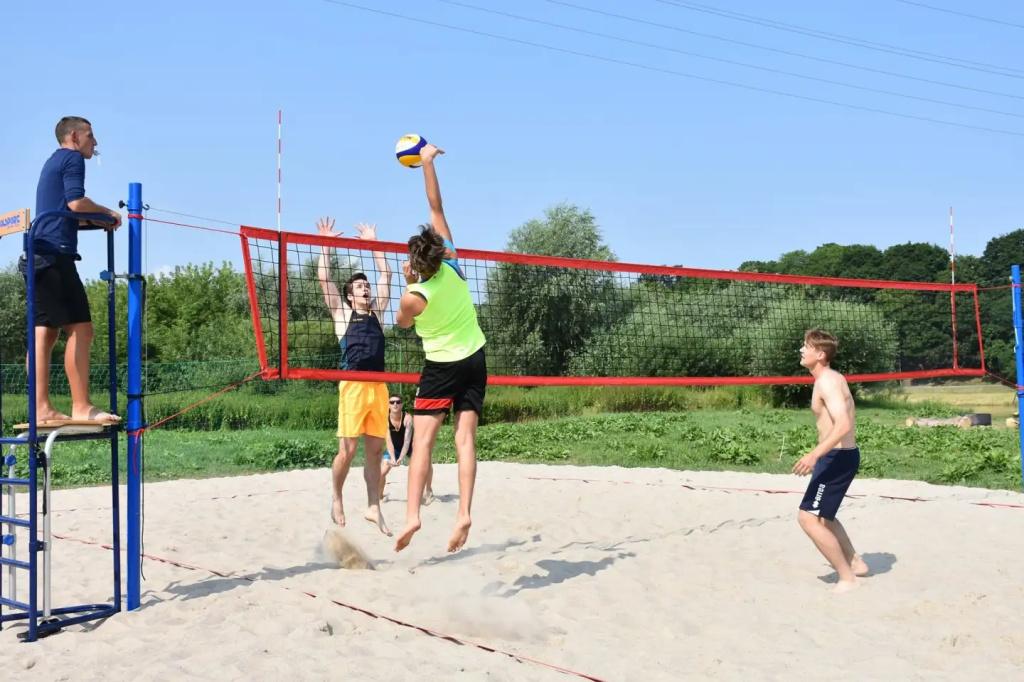 Pierwsza odsłona powiatowej siatkówki plażowej