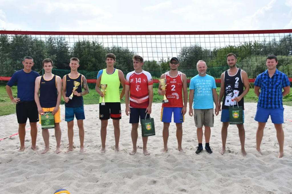 Pierwsza odsłona powiatowej siatkówki plażowej