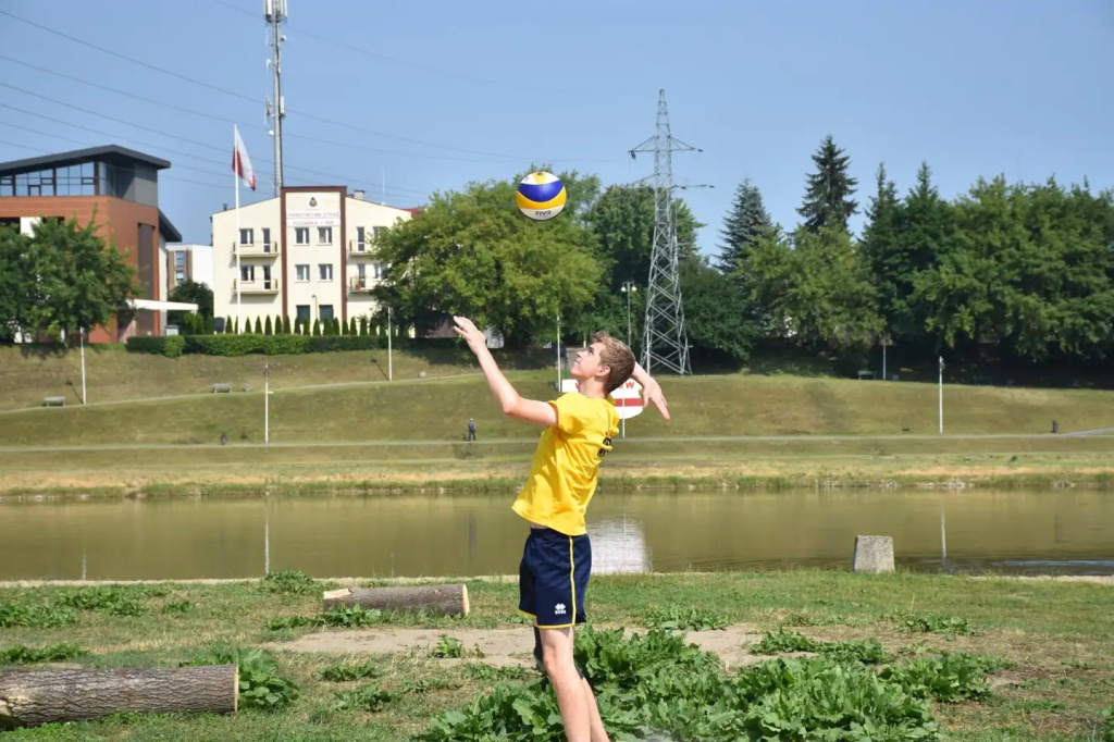 Pierwsza odsłona powiatowej siatkówki plażowej