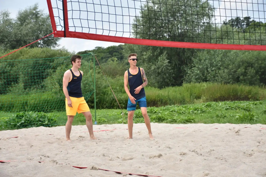 Pierwsza odsłona powiatowej siatkówki plażowej