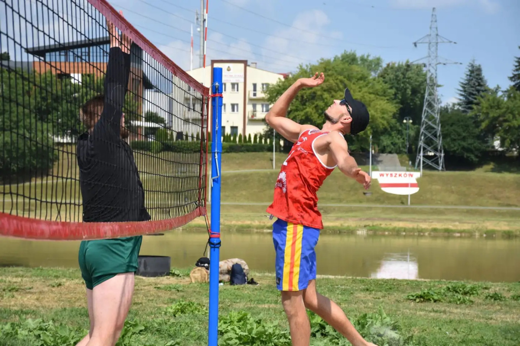 Pierwsza odsłona powiatowej siatkówki plażowej