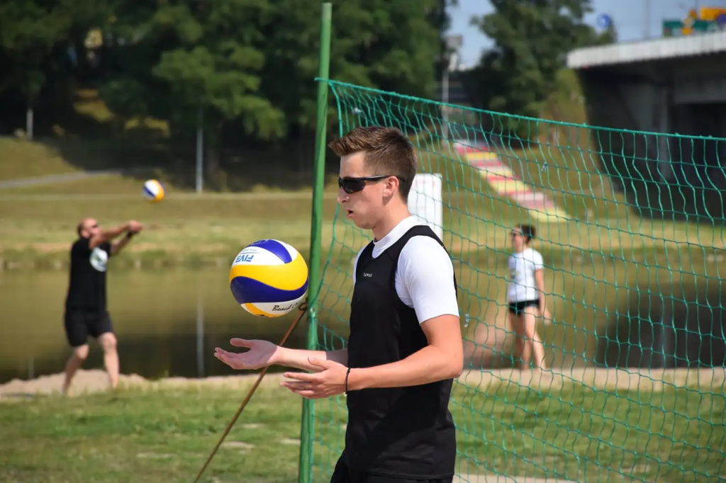 Pierwsza odsłona powiatowej siatkówki plażowej