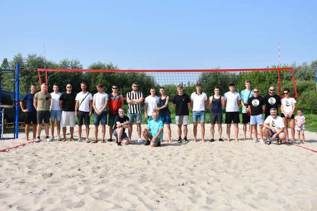 Pierwsza odsłona powiatowej siatkówki plażowej