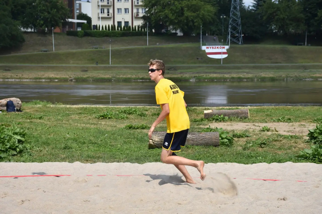 Pierwsza odsłona powiatowej siatkówki plażowej