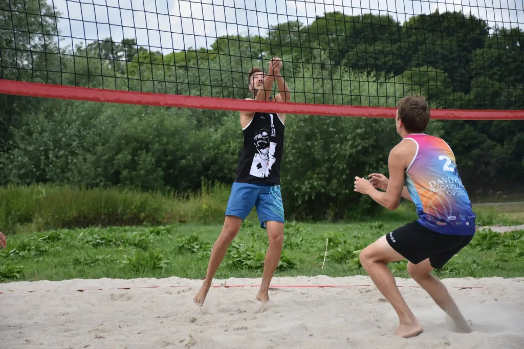 Pierwsza odsłona powiatowej siatkówki plażowej