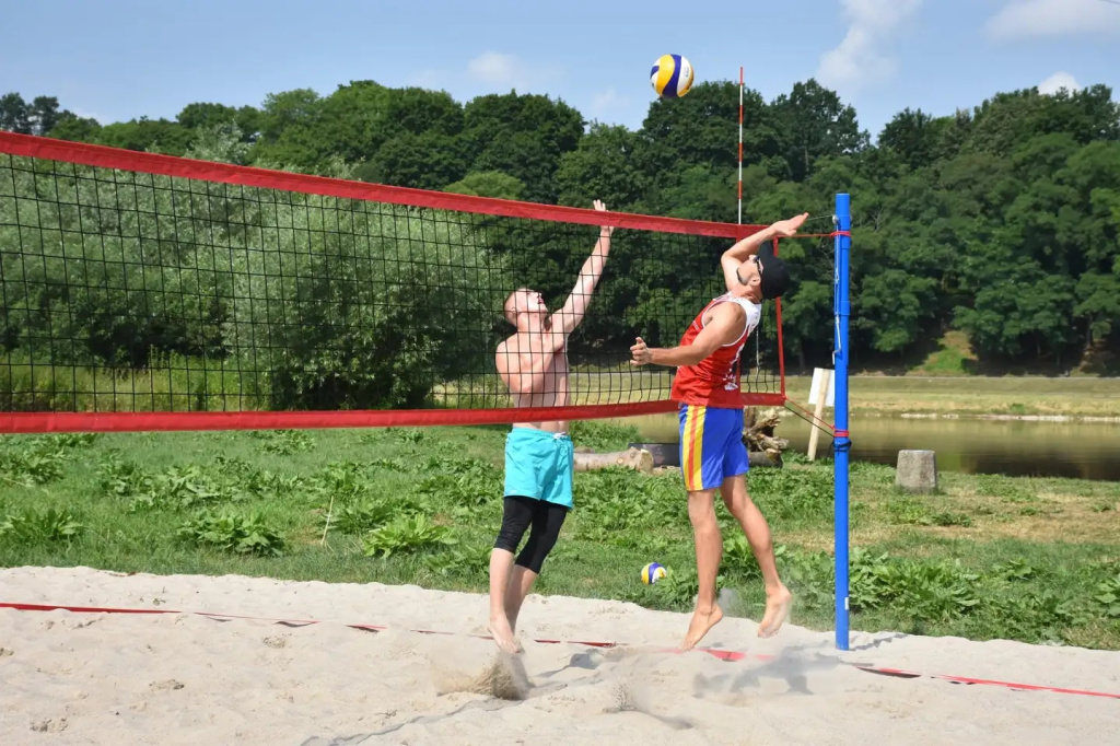Pierwsza odsłona powiatowej siatkówki plażowej