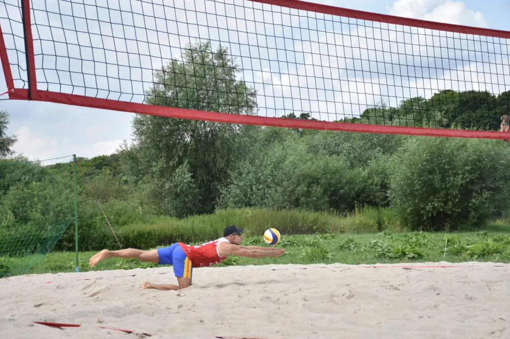 Pierwsza odsłona powiatowej siatkówki plażowej