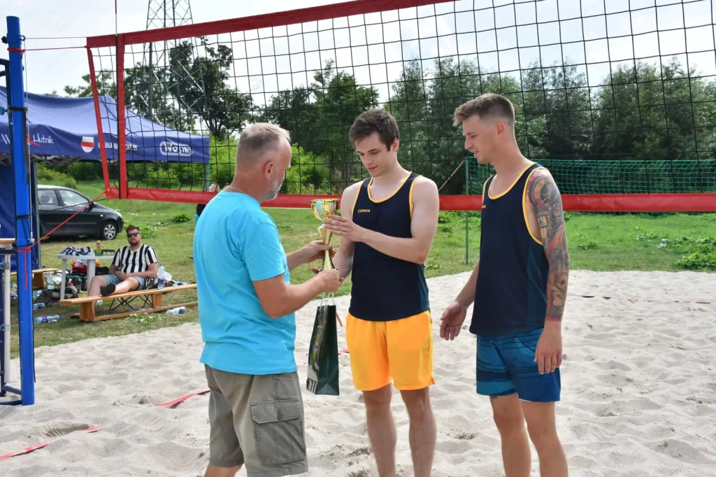 Pierwsza odsłona powiatowej siatkówki plażowej