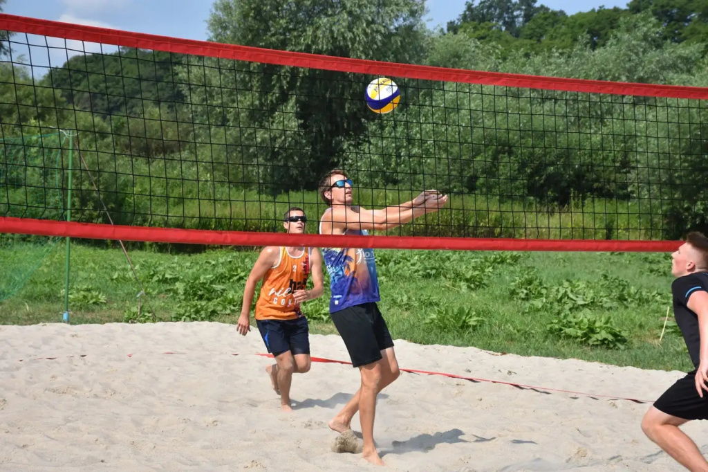 Pierwsza odsłona powiatowej siatkówki plażowej