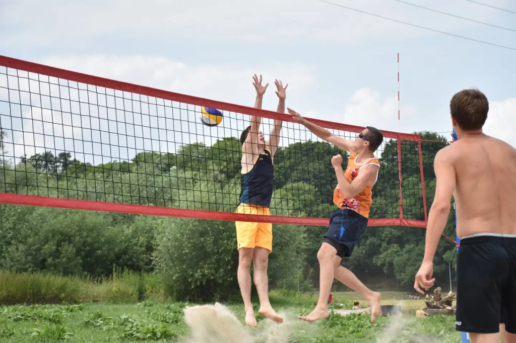 Pierwsza odsłona powiatowej siatkówki plażowej
