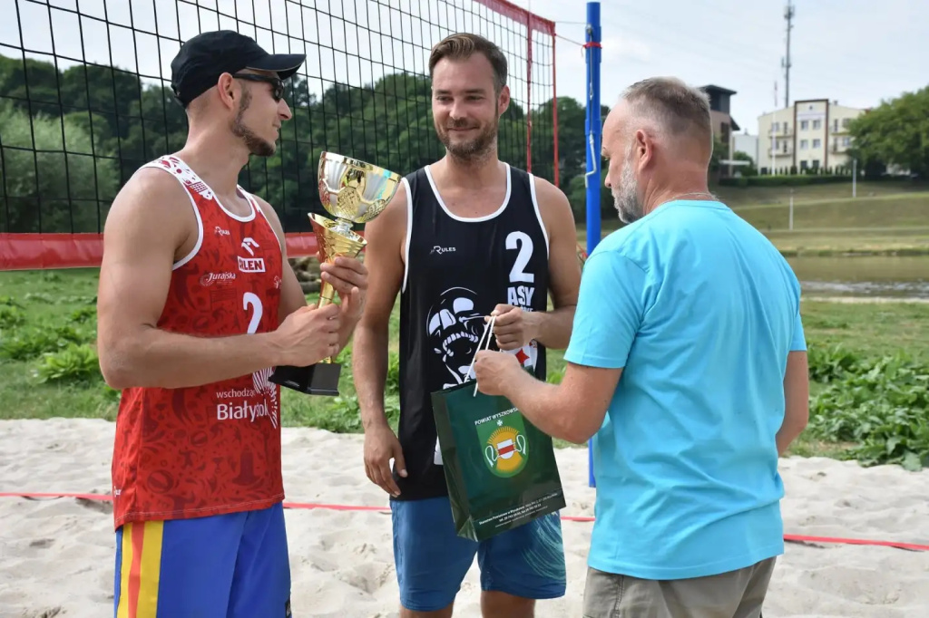 Pierwsza odsłona powiatowej siatkówki plażowej