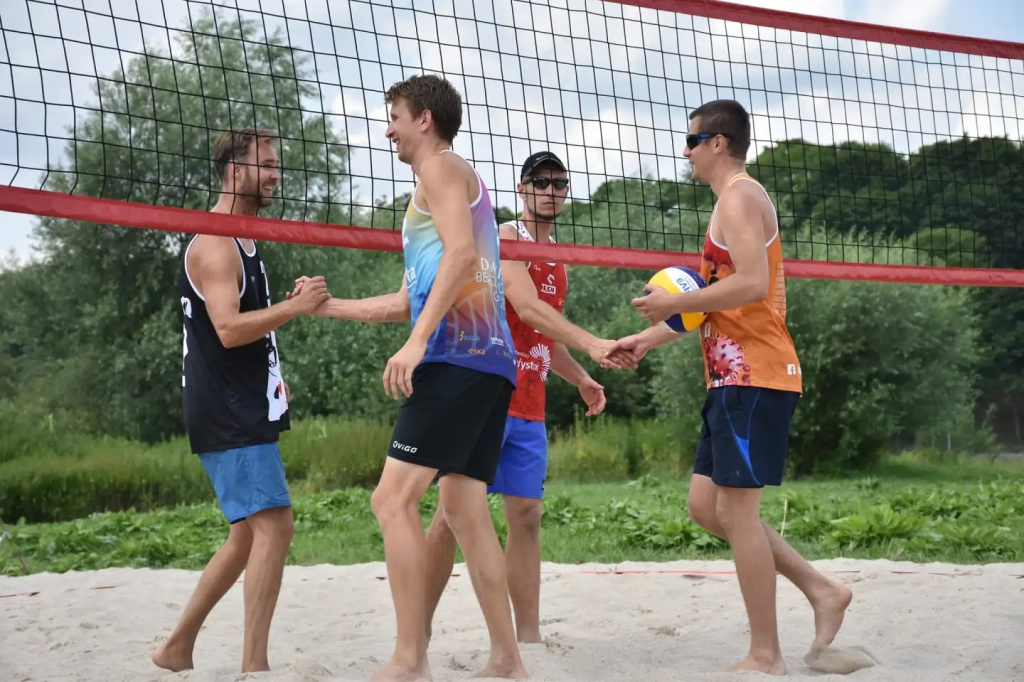 Pierwsza odsłona powiatowej siatkówki plażowej