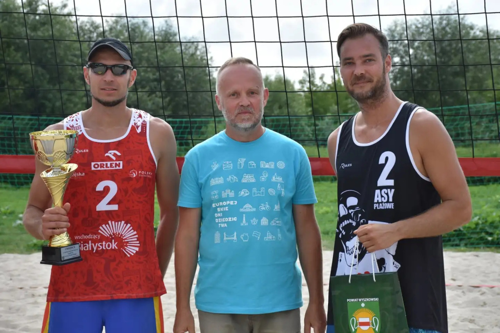 Pierwsza odsłona powiatowej siatkówki plażowej