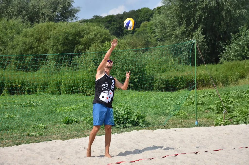 Pierwsza odsłona powiatowej siatkówki plażowej