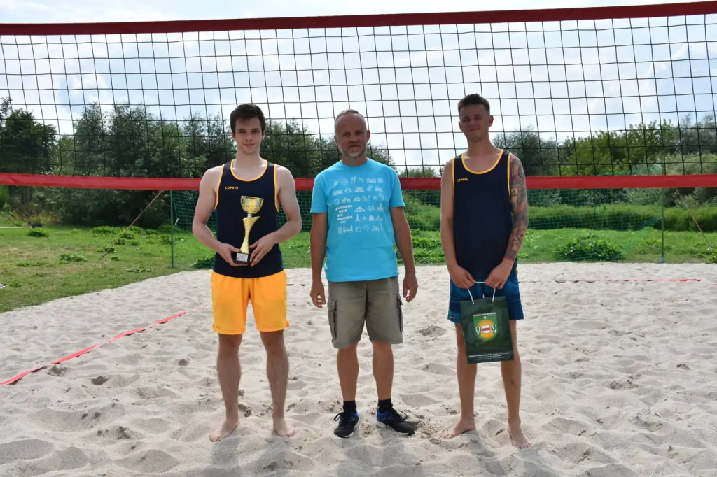 Pierwsza odsłona powiatowej siatkówki plażowej