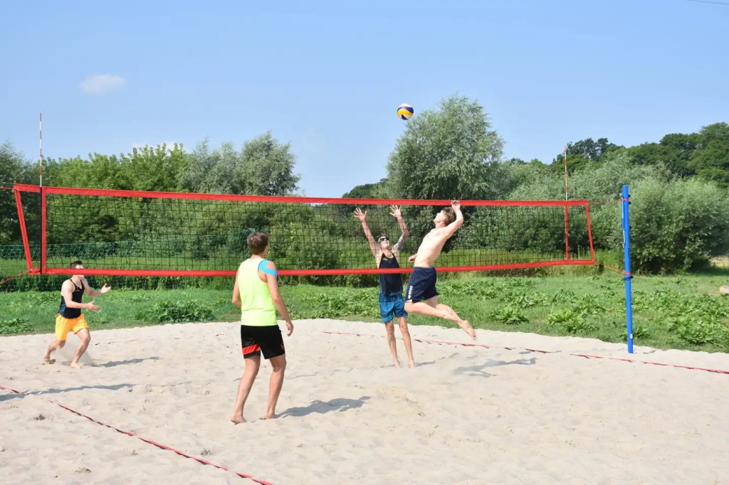 Pierwsza odsłona powiatowej siatkówki plażowej