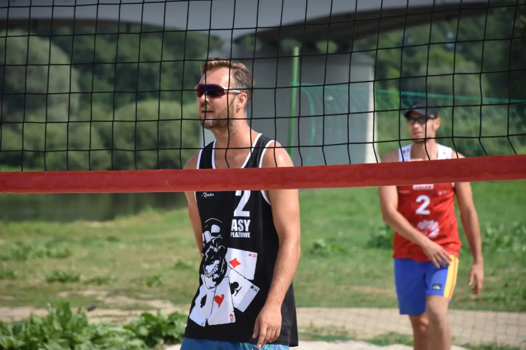 Pierwsza odsłona powiatowej siatkówki plażowej