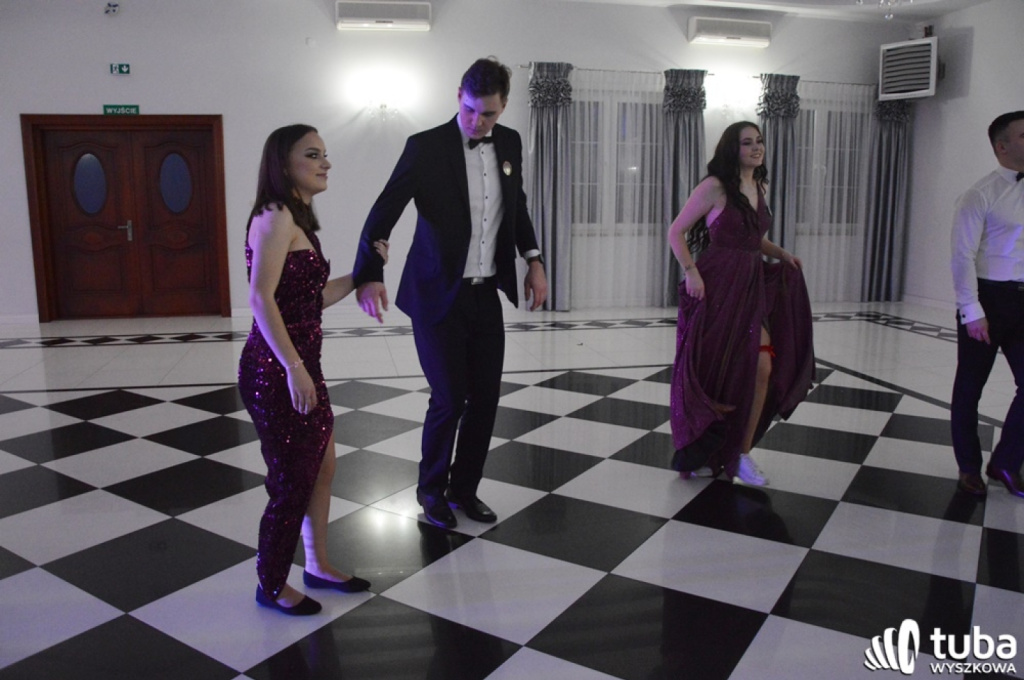 „Bal na sto par”. Studniówka Zespołu Szkół nr 1 w Wyszkowie (VIDEO)