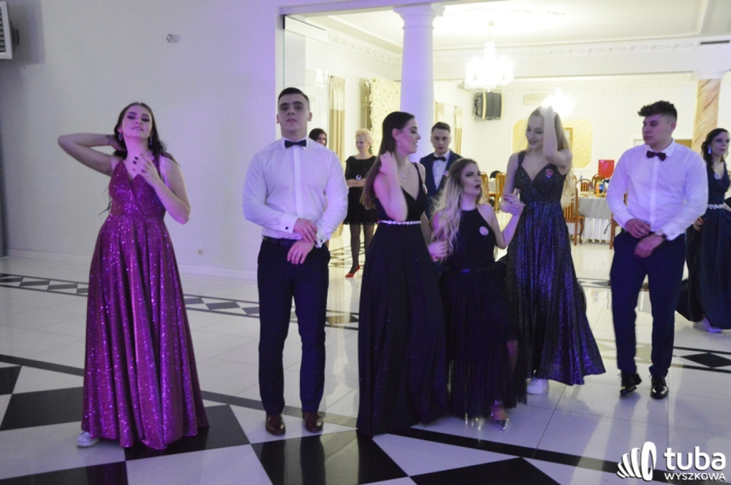 „Bal na sto par”. Studniówka Zespołu Szkół nr 1 w Wyszkowie (VIDEO)