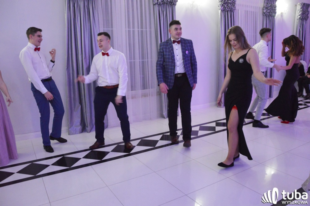 „Bal na sto par”. Studniówka Zespołu Szkół nr 1 w Wyszkowie (VIDEO)