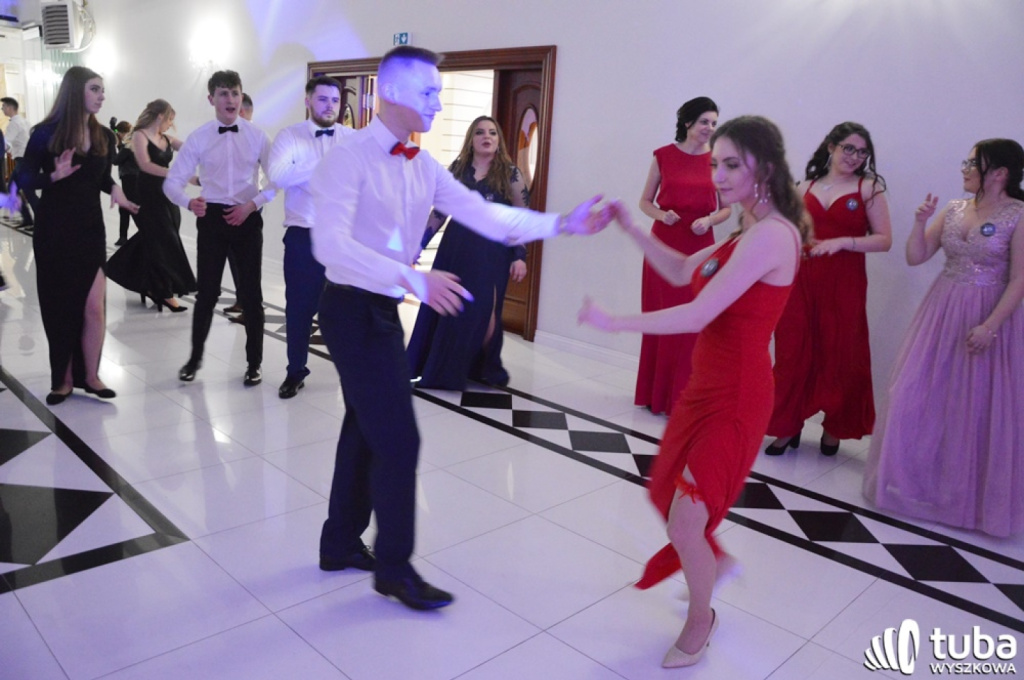 „Bal na sto par”. Studniówka Zespołu Szkół nr 1 w Wyszkowie (VIDEO)