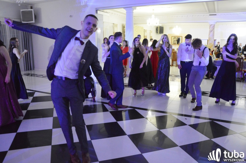 „Bal na sto par”. Studniówka Zespołu Szkół nr 1 w Wyszkowie (VIDEO)