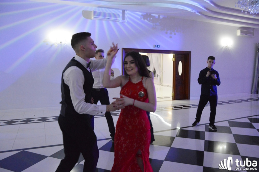 „Bal na sto par”. Studniówka Zespołu Szkół nr 1 w Wyszkowie (VIDEO)
