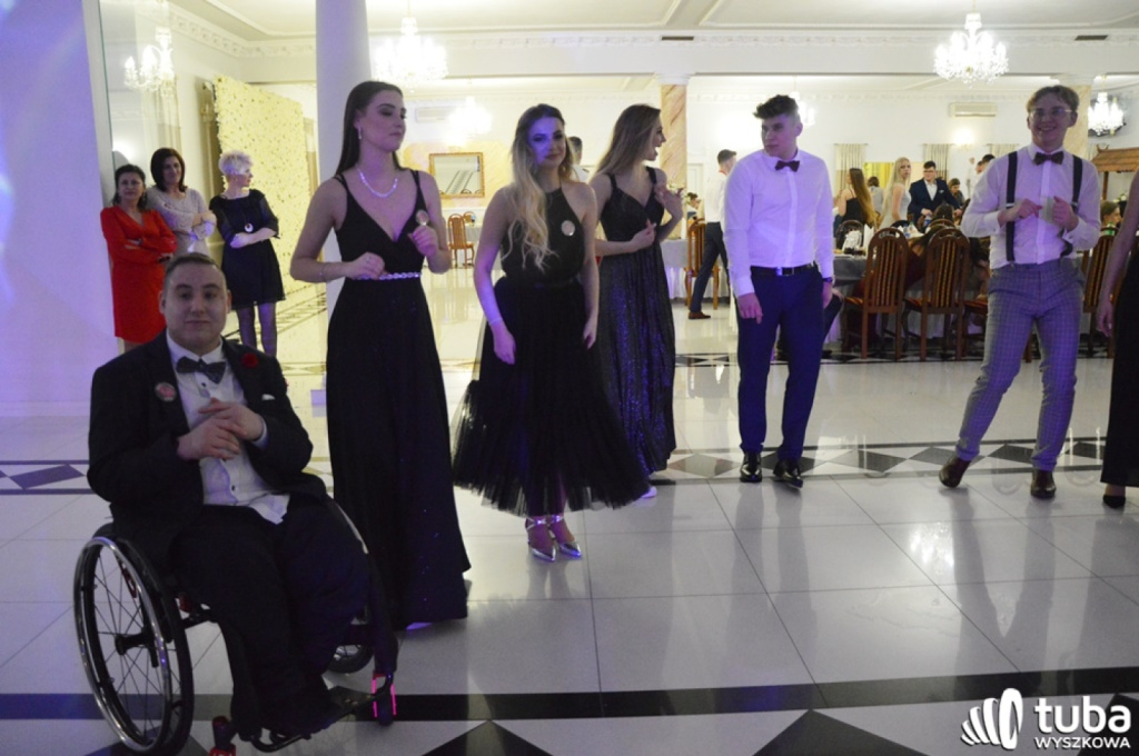 „Bal na sto par”. Studniówka Zespołu Szkół nr 1 w Wyszkowie (VIDEO)